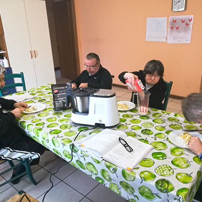 casaMia-si-prepara-il-pasto
